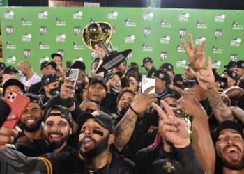 Santiago’s Águilas take Dominican baseball crown
