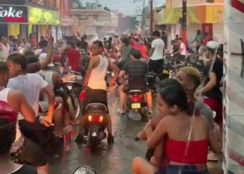 In Baní they break rules and flood colmadones