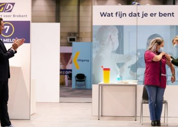 Average coronavirus infections drop; Acute care leader: Lockdown extension likely