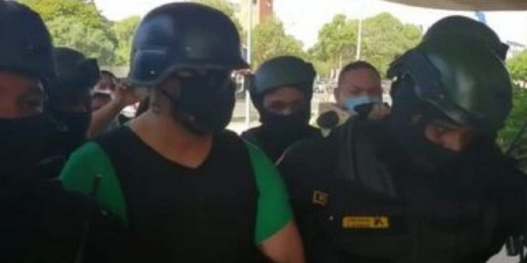 Murder suspect linked to corrupt agency ‘cooperates’