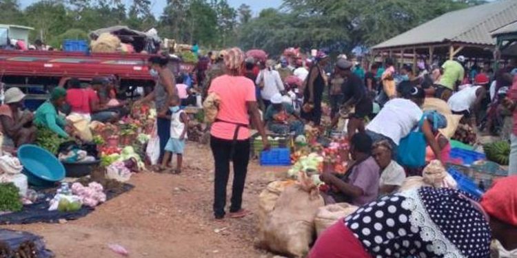 Strict measures applied in border market to prevent smuggling of adulterated alcohol