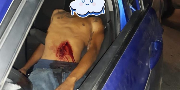 Male victim encountered with gun shots wound in his car in Dutch Quarter