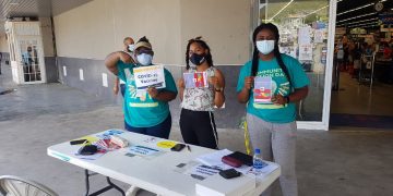 AUC Students provide information and assistance with the registration for the COVID-19 Vaccine over the Easter Weekend