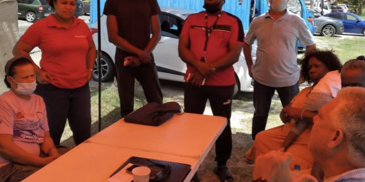 MP Buncamper meets with W. Nisbeth Road vendors.