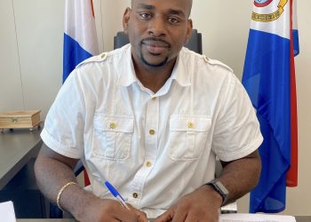 Minister Ottley signs bilateral agreement for food assistance program on behalf of the COM