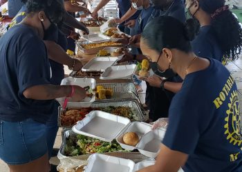 Rotary Sunset Distributes 400 Hot Meals to Vulnerable Citizens