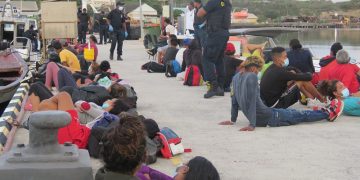 Coastguard intercepts boat with 33 illegal immigrants