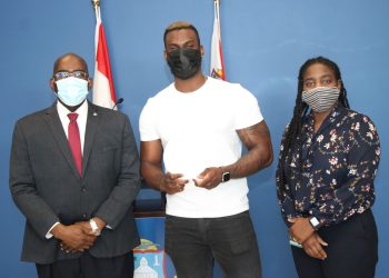 Minister Samuel Recognizes 2021 Most Valuable Player of Dutch Baseball’s Hoofdklasse Denzel Richardson