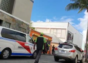 El Departamento de Inmigración,  KPSM y Aduanas de Sint Maarten toman medidas enérgicas contra los pregoneros y los permisos de residencia