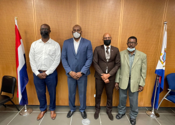 Ministro Ottley se reúne con SER sobre propuesta de aumento de salario mínimo.