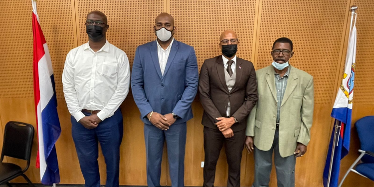 Ministro Ottley se reúne con SER sobre propuesta de aumento de salario mínimo.