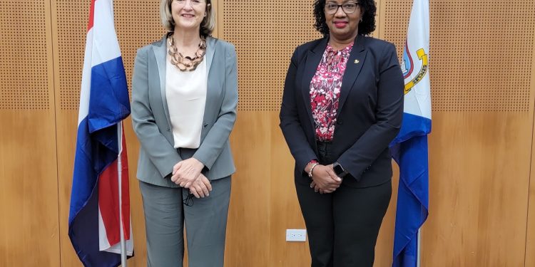 Sint Maarten le da la bienvenida a la Embajadora  Joke Brandt