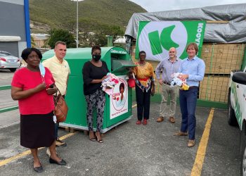 El primer contenedor de reciclaje de ropa llegó a Sint Maarten