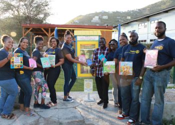 Rotary Sunset lanza una pequeña biblioteca gratuita en Ebenezer Estate