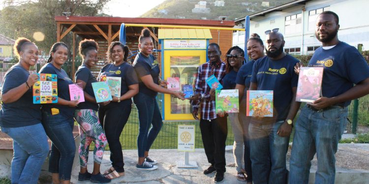 Rotary Sunset lanza una pequeña biblioteca gratuita en Ebenezer Estate