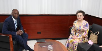 El Gobernador Holiday recibe a la Secretaria de Estado Alexandra van Huffelen