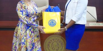 La Secretaria de Estado Holandés van Huffelen se reúne con la presidenta del Parlamento Heyliger-Marten y los lideres de facciones