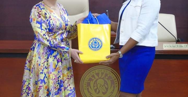 La Secretaria de Estado Holandés van Huffelen se reúne con la presidenta del Parlamento Heyliger-Marten y los lideres de facciones