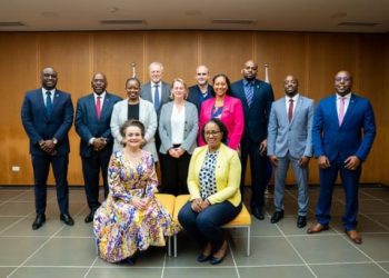 La primera Ministra de Sint Maarten Silveria E. Jacobs recibe a la Secretaria de Estado Alexandra van Huffelen para su Primera reunión en persona