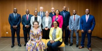 La primera Ministra de Sint Maarten Silveria E. Jacobs recibe a la Secretaria de Estado Alexandra van Huffelen para su Primera reunión en persona