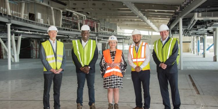 La Secretaria de Estado Holandés van Huffelen visita el proyecto de reconstrucción del Aeropuerto