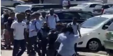 Las patrullas preventivas estuvieron alrededor de South Reward para frenar las peleas relacionadas con la escuela