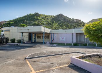 Se avanza constantemente para implementar el proyecto de reconstrucción de la biblioteca y las escuelas