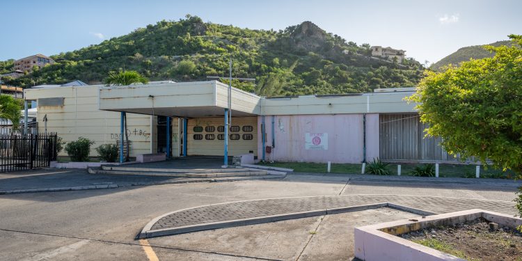 Se avanza constantemente para implementar el proyecto de reconstrucción de la biblioteca y las escuelas