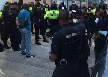 El Departamento de Inmigración, KPSM, Aduanas e Inspecciones TEATT & VSA realización de controles en el área de St. Peters