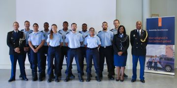 Aprendices de la Policía Fronteriza Royal Netherlands Marechaussee juran su cargo
