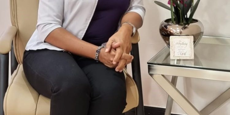 La parlamentaria Heyliger-Marten canta alabanzas a las mujeres en el Día Internacional de la Mujer