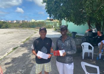 El equipo de Sam Bashir, Jenny Marzi y Tim Ahlip ganan el segundo torneo de golf Steve Mix Memorial
