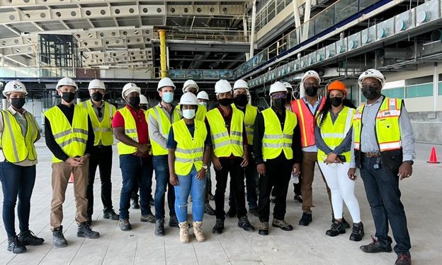 Ministro de VROMI Doran y personal de apoyo visitan el espacio del proyecto del aeropuerto
