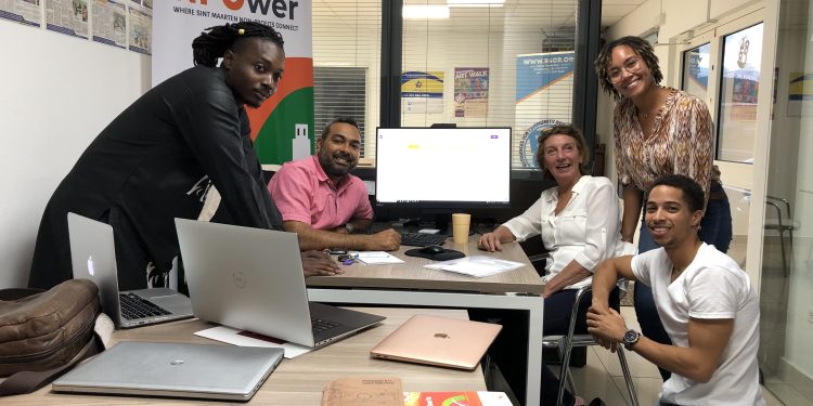 NPOwer inscribe a líderes para el campamento nocturno de desarrollo de capacidades