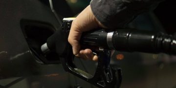 El Gobierno holandés reduce temporalmente el impuesto especial sobre la gasolina para el caribe neerlandés