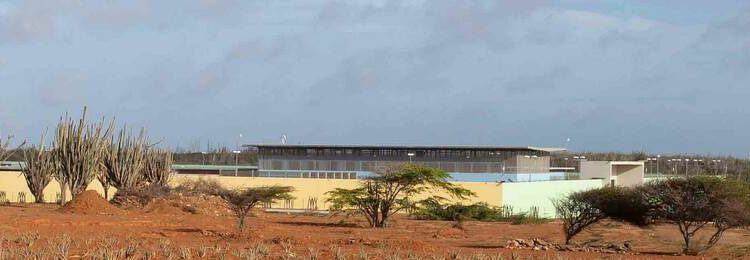 Introducir artículos prohibidos en el JICN sancionado por la ley