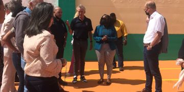 El Director de la Prisión proporciona a las Consultas Interparlamentarias del Reino (IPKO, por sus siglas en inglés) actualizaciones sobre las prisiones