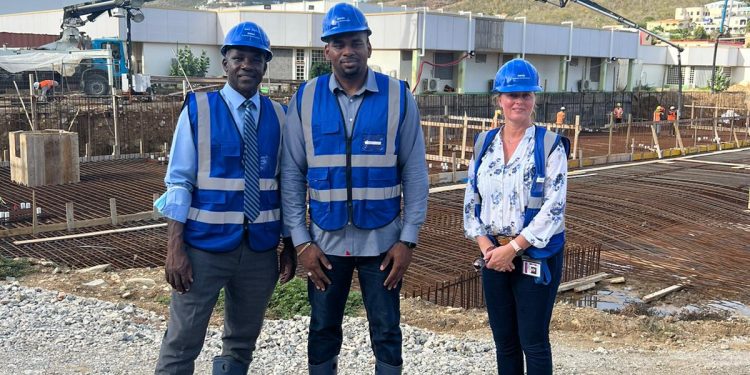 El Ministro Ottley presenció el vertido de 530 metros cúbicos de hormigón en el proyecto SMGH