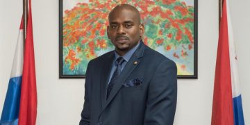 El Ministro Ottley, SZV y SVB Curaçao comparten perspectivas sobre mejorar el acceso a los seguros