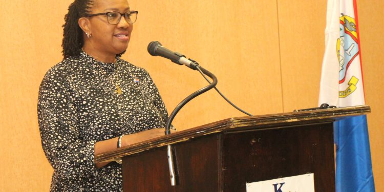 La primera ministra Jacobs felicita a los VKS por el 25 aniversario y el nombramiento del comandante Alain Richardson