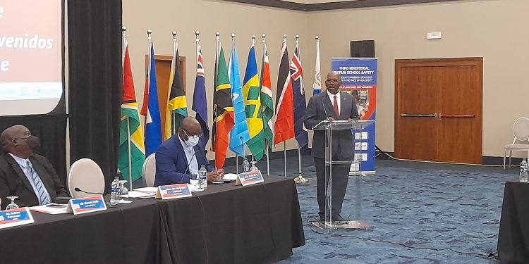 El Ministro Samuel se dirige al Tercer Foro Ministerial sobre Seguridad Escolar en el Caribe
