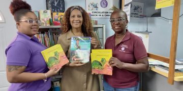 Libros infantiles multilingües fueon donados a Philipsburg Jubilee Library