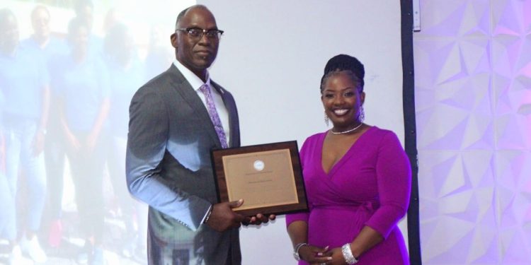 Se celebró el primer baile anual de la justicia en honor a los trabajadores de la justicia