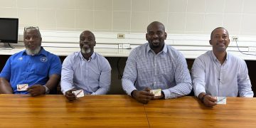 Sint Maarten recibe licencias actualizadas de la Autoridad de Aviación Civil