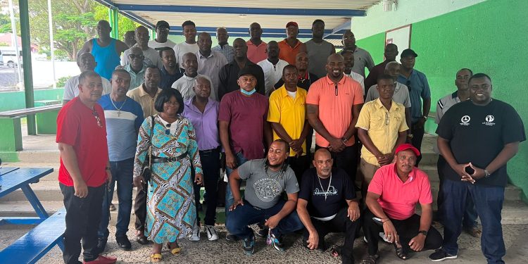 Conductores de autobuses reciben apoyo de la Asociación Haitiana