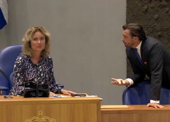 Cabinet walks out of budget debate after FvD leader’s spy school claim about Finance Minister