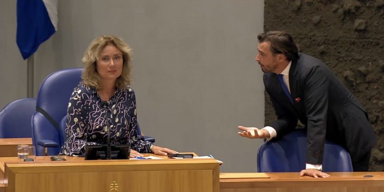 Cabinet walks out of budget debate after FvD leader’s spy school claim about Finance Minister