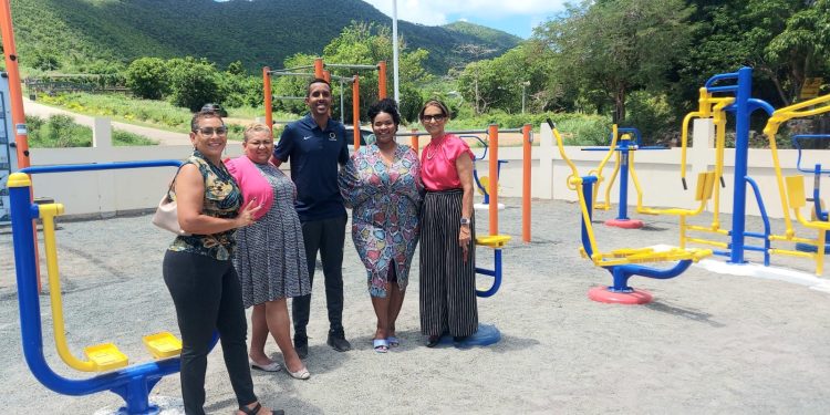 Positive y Elektralyets Foundations donan 16 equipos de gimnasia al aire libre