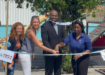 El Ministro Ottley abre la semana de Salud e Higiene en la Sister Regina Primary School