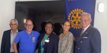 El Club Rotario de Sint Maarten incorpora a dos nuevos socios